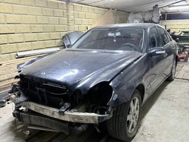 Синий Мерседес Е-Класс, объемом двигателя 2.7 л и пробегом 324 тыс. км за 3600 $, фото 1 на Automoto.ua