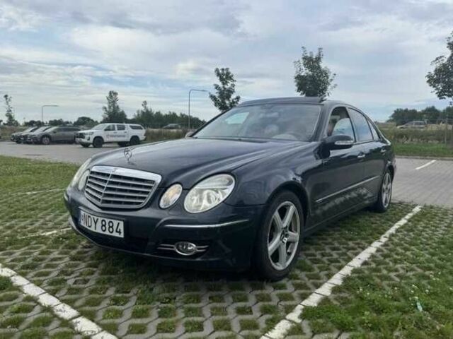 Синий Мерседес Е-Класс, объемом двигателя 3.2 л и пробегом 430 тыс. км за 3900 $, фото 1 на Automoto.ua