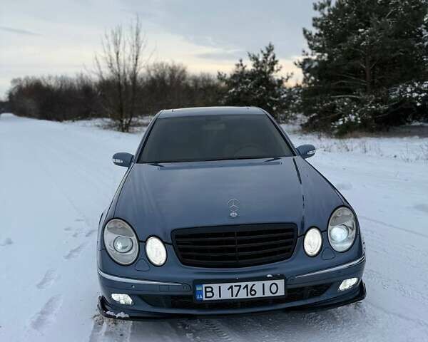 Синий Мерседес Е-Класс, объемом двигателя 4 л и пробегом 340 тыс. км за 7800 $, фото 1 на Automoto.ua