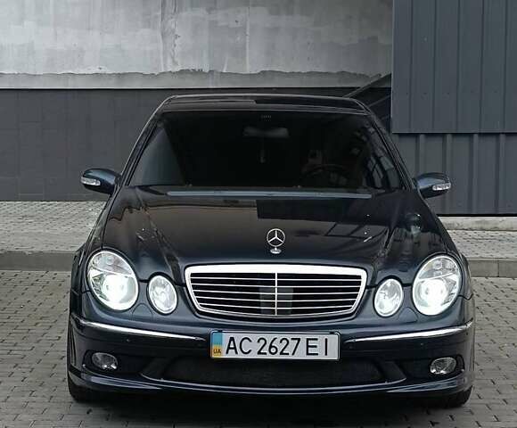 Синій Мерседес Е-Клас, об'ємом двигуна 3.2 л та пробігом 306 тис. км за 11000 $, фото 1 на Automoto.ua
