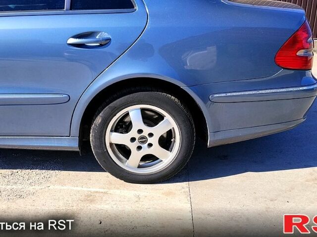 Синій Мерседес Е-Клас, об'ємом двигуна 2.2 л та пробігом 340 тис. км за 7500 $, фото 1 на Automoto.ua