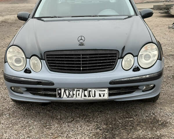 Синий Мерседес Е-Класс, объемом двигателя 2.59 л и пробегом 390 тыс. км за 4999 $, фото 1 на Automoto.ua