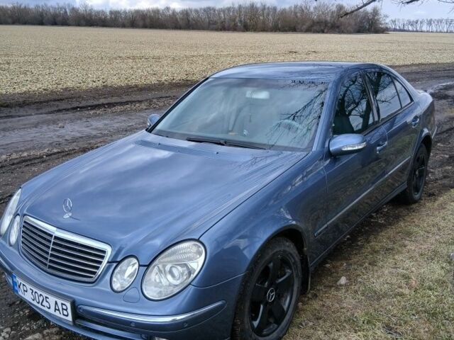 Синий Мерседес Е-Класс, объемом двигателя 1.8 л и пробегом 299 тыс. км за 7000 $, фото 1 на Automoto.ua