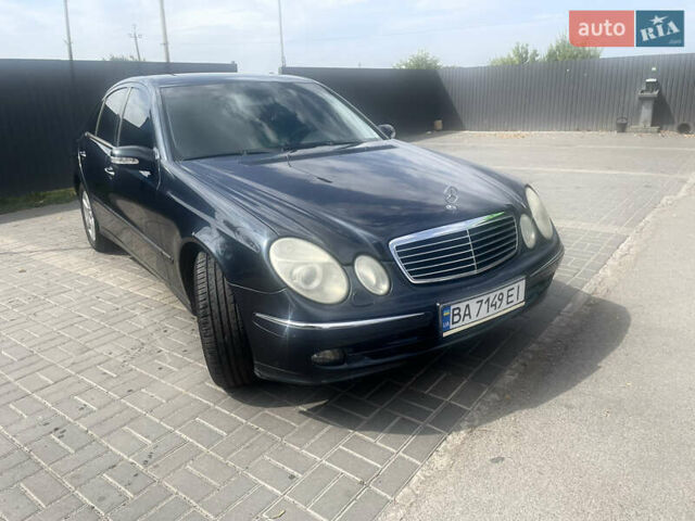 Синий Мерседес Е-Класс, объемом двигателя 1.8 л и пробегом 272 тыс. км за 6999 $, фото 1 на Automoto.ua
