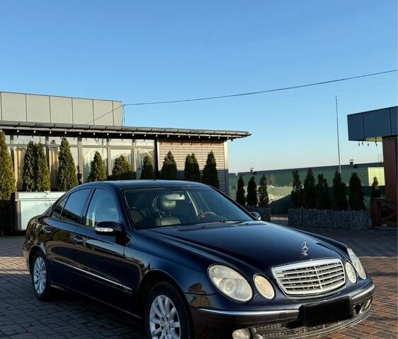 Синий Мерседес Е-Класс, объемом двигателя 3.2 л и пробегом 320 тыс. км за 3999 $, фото 1 на Automoto.ua