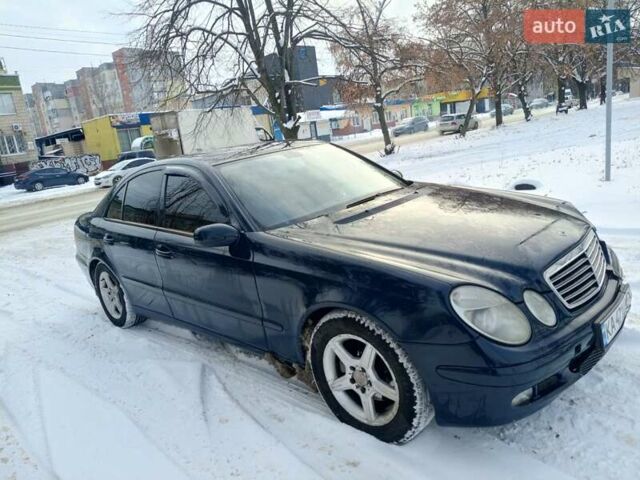 Синий Мерседес Е-Класс, объемом двигателя 1.8 л и пробегом 323 тыс. км за 5500 $, фото 1 на Automoto.ua
