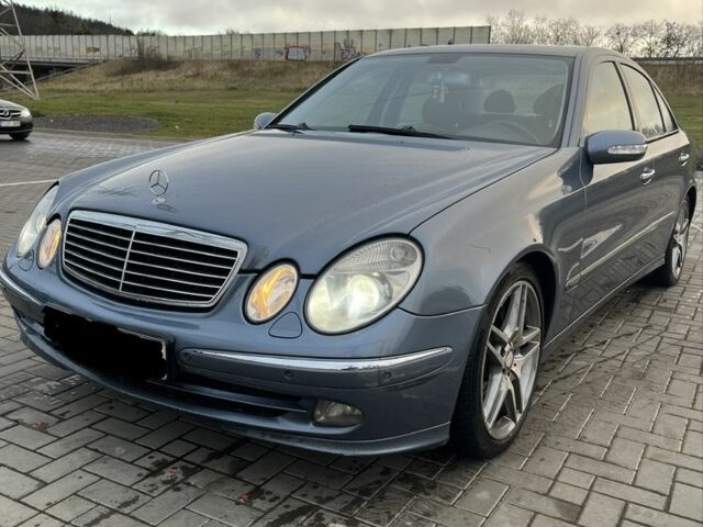 Синий Мерседес Е-Класс, объемом двигателя 3.2 л и пробегом 329 тыс. км за 4639 $, фото 1 на Automoto.ua