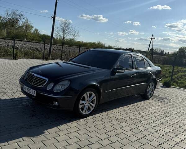 Синій Мерседес Е-Клас, об'ємом двигуна 2.1 л та пробігом 320 тис. км за 6800 $, фото 1 на Automoto.ua