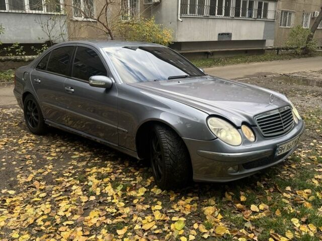 Синій Мерседес Е-Клас, об'ємом двигуна 3.2 л та пробігом 300 тис. км за 4800 $, фото 1 на Automoto.ua