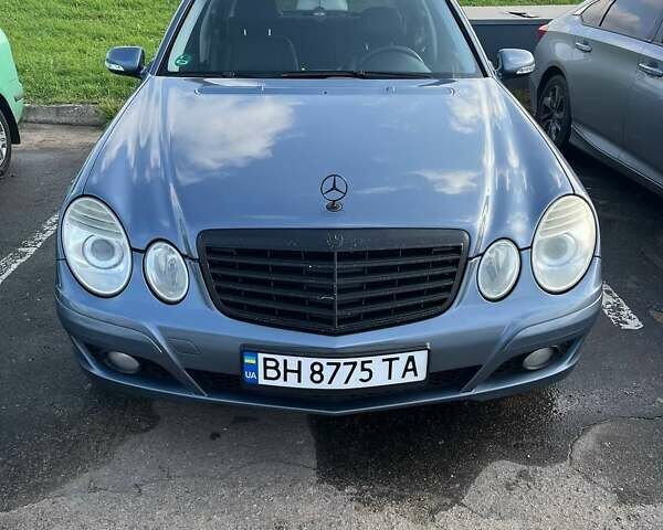 Синий Мерседес Е-Класс, объемом двигателя 3 л и пробегом 320 тыс. км за 9000 $, фото 1 на Automoto.ua