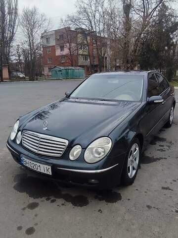 Синий Мерседес Е-Класс, объемом двигателя 3 л и пробегом 403 тыс. км за 10100 $, фото 1 на Automoto.ua