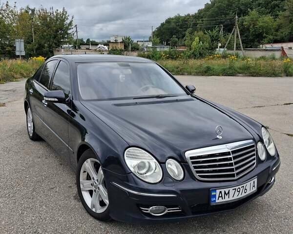 Синий Мерседес Е-Класс, объемом двигателя 3.5 л и пробегом 343 тыс. км за 9000 $, фото 1 на Automoto.ua