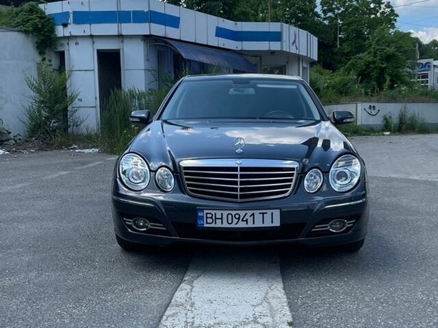 Синий Мерседес Е-Класс, объемом двигателя 2.15 л и пробегом 250 тыс. км за 10000 $, фото 1 на Automoto.ua