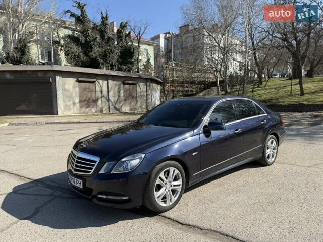 Синий Мерседес Е-Класс, объемом двигателя 2.14 л и пробегом 261 тыс. км за 10500 $, фото 1 на Automoto.ua