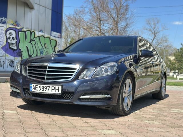 Синий Мерседес Е-Класс, объемом двигателя 2.2 л и пробегом 221 тыс. км за 10500 $, фото 1 на Automoto.ua