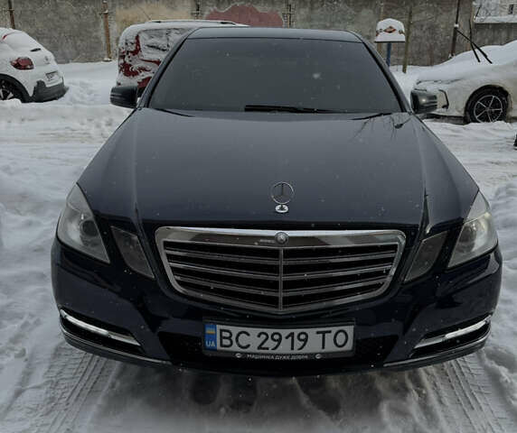 Синий Мерседес Е-Класс, объемом двигателя 2.14 л и пробегом 450 тыс. км за 10800 $, фото 1 на Automoto.ua