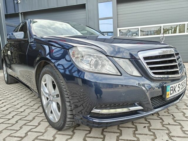 Синий Мерседес Е-Класс, объемом двигателя 2.1 л и пробегом 455 тыс. км за 10999 $, фото 1 на Automoto.ua