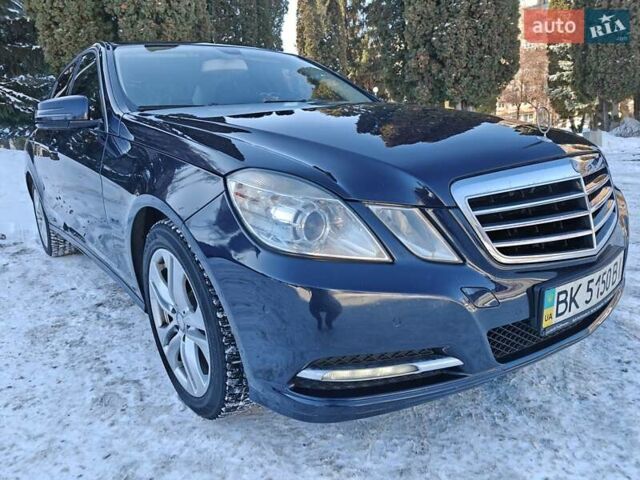 Синий Мерседес Е-Класс, объемом двигателя 2.14 л и пробегом 455 тыс. км за 10900 $, фото 1 на Automoto.ua