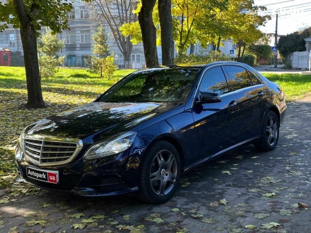 Синий Мерседес Е-Класс, объемом двигателя 2.2 л и пробегом 213 тыс. км за 19390 $, фото 1 на Automoto.ua
