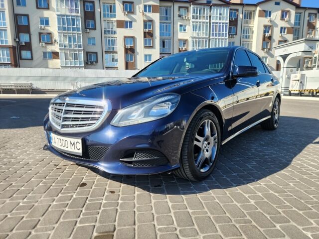 Синий Мерседес Е-Класс, объемом двигателя 2.1 л и пробегом 222 тыс. км за 15999 $, фото 1 на Automoto.ua