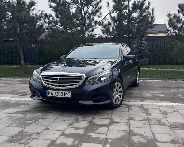 Синий Мерседес Е-Класс, объемом двигателя 2.14 л и пробегом 217 тыс. км за 16000 $, фото 1 на Automoto.ua