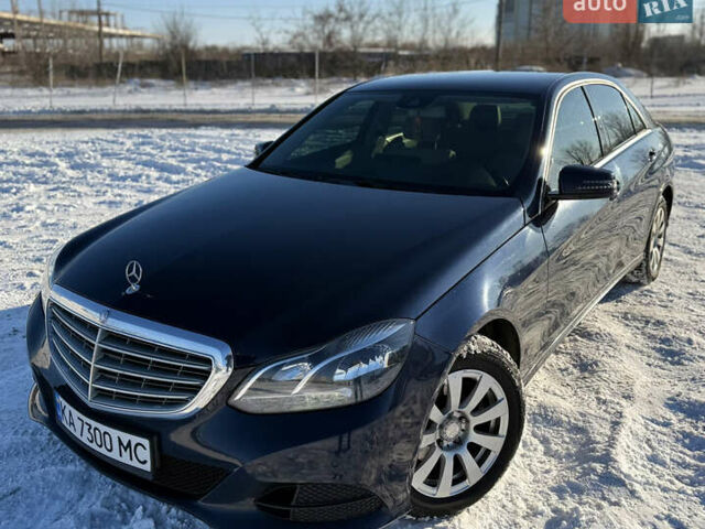 Синий Мерседес Е-Класс, объемом двигателя 2.2 л и пробегом 218 тыс. км за 15000 $, фото 1 на Automoto.ua
