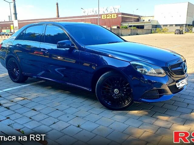 Синій Мерседес Е-Клас, об'ємом двигуна 2 л та пробігом 265 тис. км за 15500 $, фото 1 на Automoto.ua