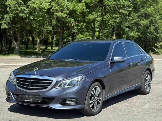 Синий Мерседес Е-Класс, объемом двигателя 3 л и пробегом 330 тыс. км за 21500 $, фото 1 на Automoto.ua