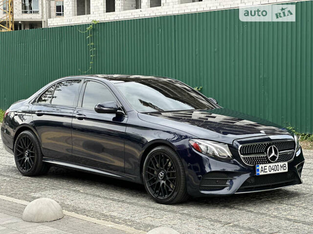 Синий Мерседес Е-Класс, объемом двигателя 3 л и пробегом 122 тыс. км за 34800 $, фото 1 на Automoto.ua