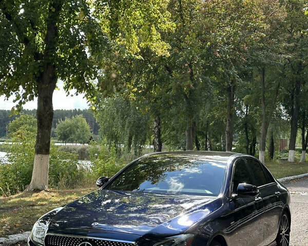 Синий Мерседес Е-Класс, объемом двигателя 3 л и пробегом 80 тыс. км за 40500 $, фото 1 на Automoto.ua