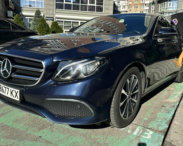 Синий Мерседес Е-Класс, объемом двигателя 2 л и пробегом 165 тыс. км за 31000 $, фото 1 на Automoto.ua