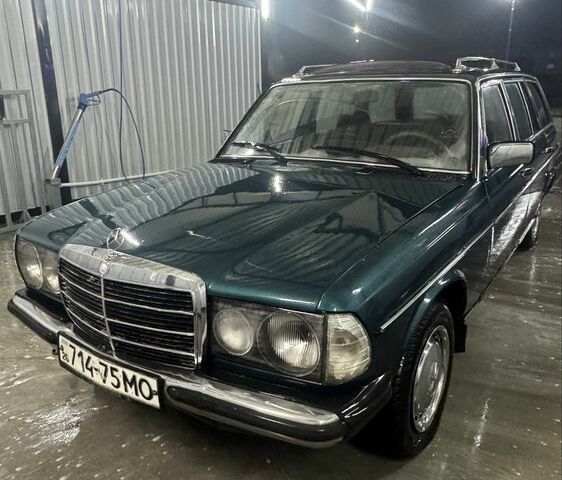 Синий Мерседес Е-Класс, объемом двигателя 2 л и пробегом 370 тыс. км за 1600 $, фото 1 на Automoto.ua