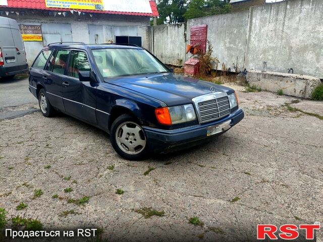 Синій Мерседес Е-Клас, об'ємом двигуна 2 л та пробігом 233 тис. км за 2500 $, фото 1 на Automoto.ua