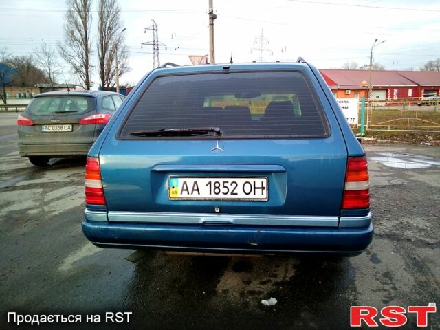 Синій Мерседес Е-Клас, об'ємом двигуна 2 л та пробігом 496 тис. км за 4900 $, фото 1 на Automoto.ua