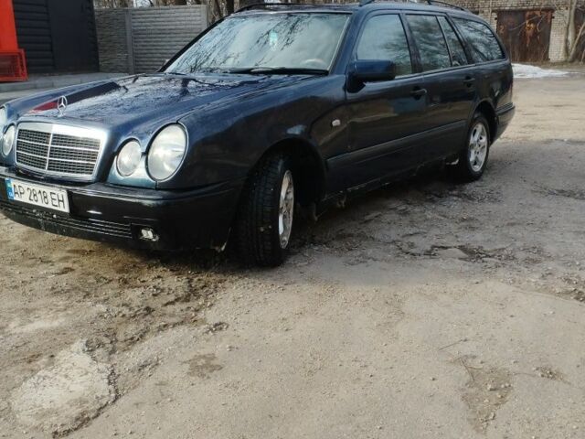 Синій Мерседес Е-Клас, об'ємом двигуна 2 л та пробігом 350 тис. км за 3500 $, фото 1 на Automoto.ua