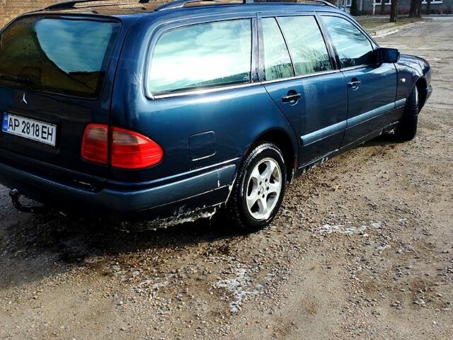 Синій Мерседес Е-Клас, об'ємом двигуна 2 л та пробігом 350 тис. км за 3500 $, фото 1 на Automoto.ua