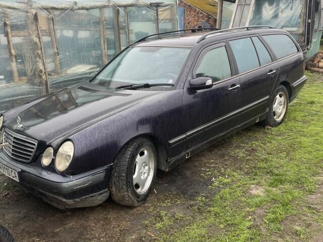 Синій Мерседес Е-Клас, об'ємом двигуна 2.1 л та пробігом 400 тис. км за 1396 $, фото 1 на Automoto.ua