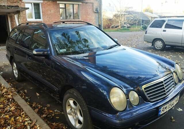 Синий Мерседес Е-Класс, объемом двигателя 2.2 л и пробегом 560 тыс. км за 4500 $, фото 1 на Automoto.ua