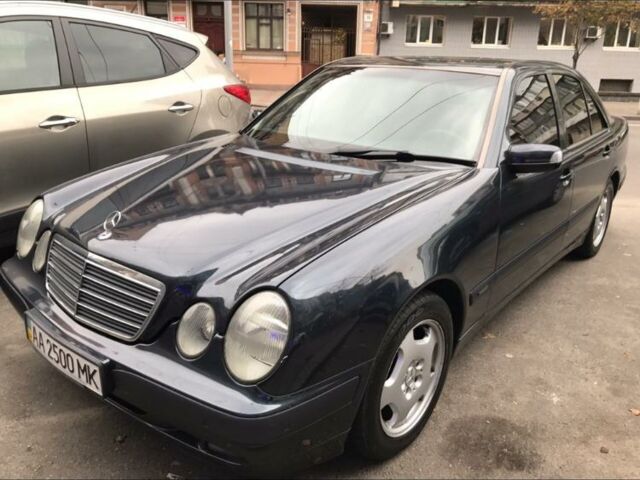 Синій Мерседес Е-Клас, об'ємом двигуна 2 л та пробігом 160 тис. км за 5250 $, фото 1 на Automoto.ua