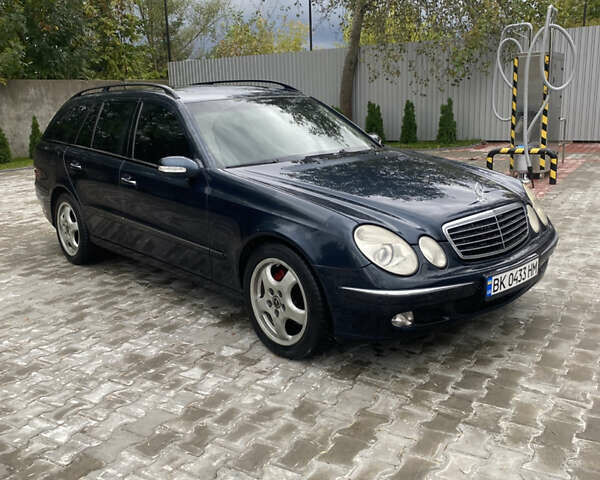 Синій Мерседес Е-Клас, об'ємом двигуна 3.2 л та пробігом 500 тис. км за 6600 $, фото 1 на Automoto.ua