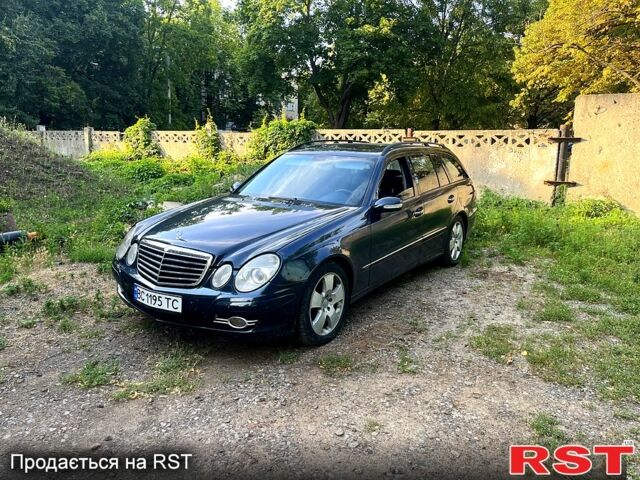 Синий Мерседес Е-Класс, объемом двигателя 3.2 л и пробегом 526 тыс. км за 6100 $, фото 1 на Automoto.ua