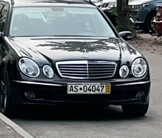 Синій Мерседес Е-Клас, об'ємом двигуна 0 л та пробігом 362 тис. км за 211000 $, фото 1 на Automoto.ua