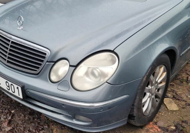 Синий Мерседес Е-Класс, объемом двигателя 2.7 л и пробегом 300 тыс. км за 3800 $, фото 1 на Automoto.ua