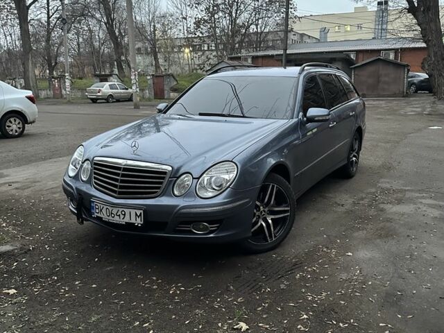 Синий Мерседес Е-Класс, объемом двигателя 3 л и пробегом 400 тыс. км за 6000 $, фото 1 на Automoto.ua