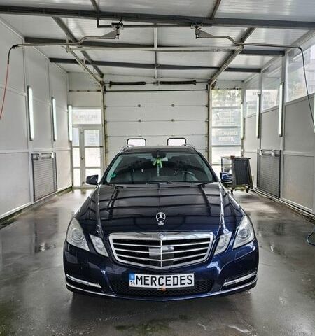 Синій Мерседес Е-Клас, об'ємом двигуна 2.14 л та пробігом 350 тис. км за 11999 $, фото 1 на Automoto.ua