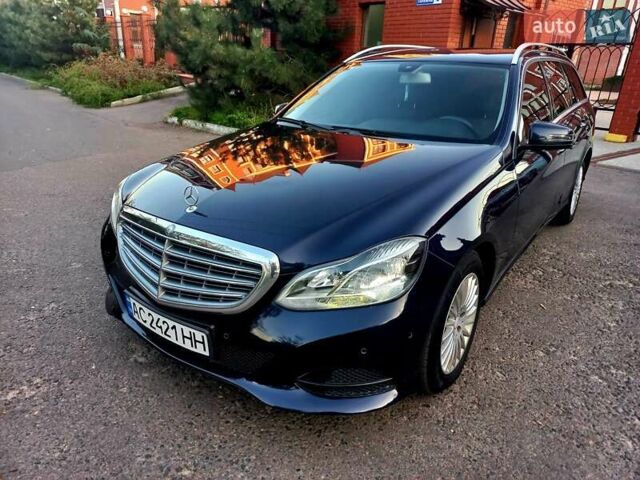 Синий Мерседес Е-Класс, объемом двигателя 2.2 л и пробегом 350 тыс. км за 12900 $, фото 1 на Automoto.ua