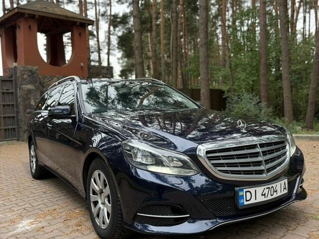 Синий Мерседес Е-Класс, объемом двигателя 2.2 л и пробегом 290 тыс. км за 15000 $, фото 1 на Automoto.ua