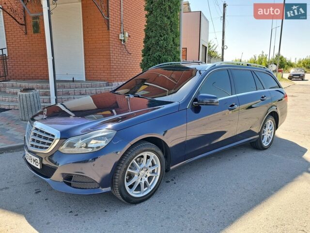 Синий Мерседес Е-Класс, объемом двигателя 2.1 л и пробегом 230 тыс. км за 16000 $, фото 1 на Automoto.ua