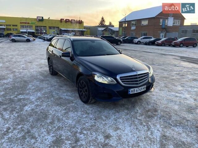Синий Мерседес Е-Класс, объемом двигателя 2.1 л и пробегом 227 тыс. км за 14999 $, фото 1 на Automoto.ua