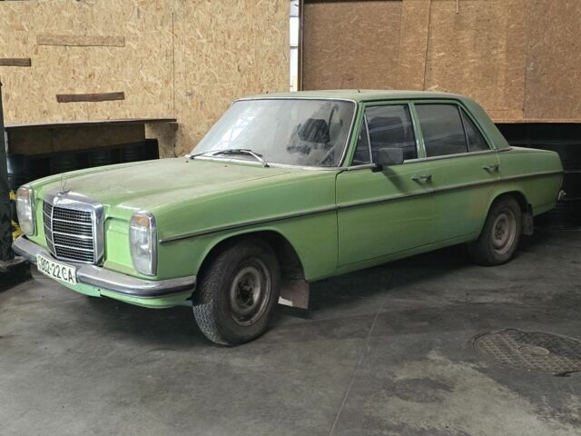 Зеленый Мерседес Е-Класс, объемом двигателя 2 л и пробегом 109 тыс. км за 3500 $, фото 1 на Automoto.ua